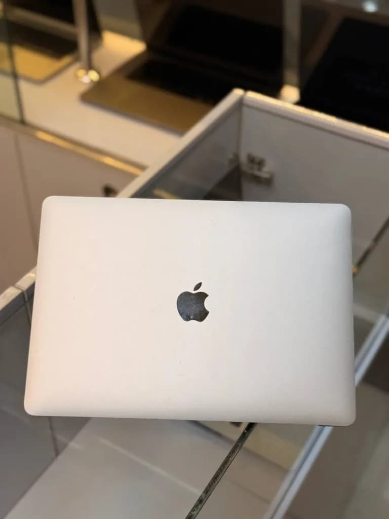 Apple MacBook Pro 2020 – M1 – 8GB – 256GB SSD – M1 GPU – 13.3″ 2K Touchbar — تصویر ۴
