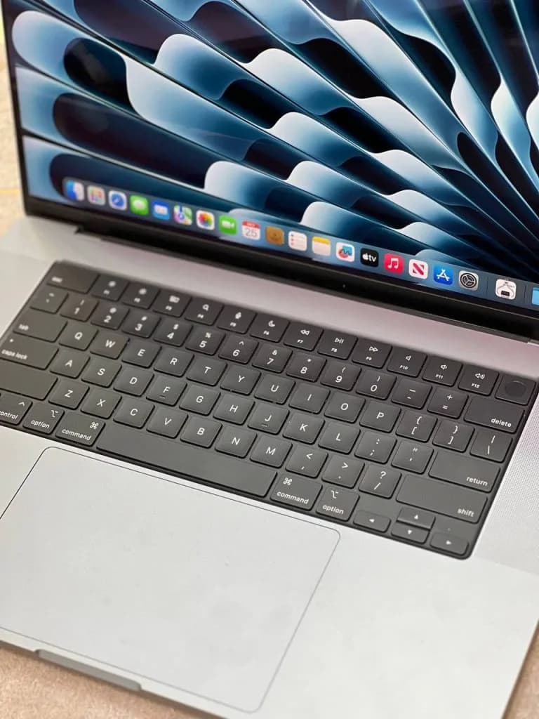 Apple MacBook Pro 2021 – M1 Pro – 16GB – 1TB SSD – M1 Pro GPU – 14″ 4K — تصویر ۲