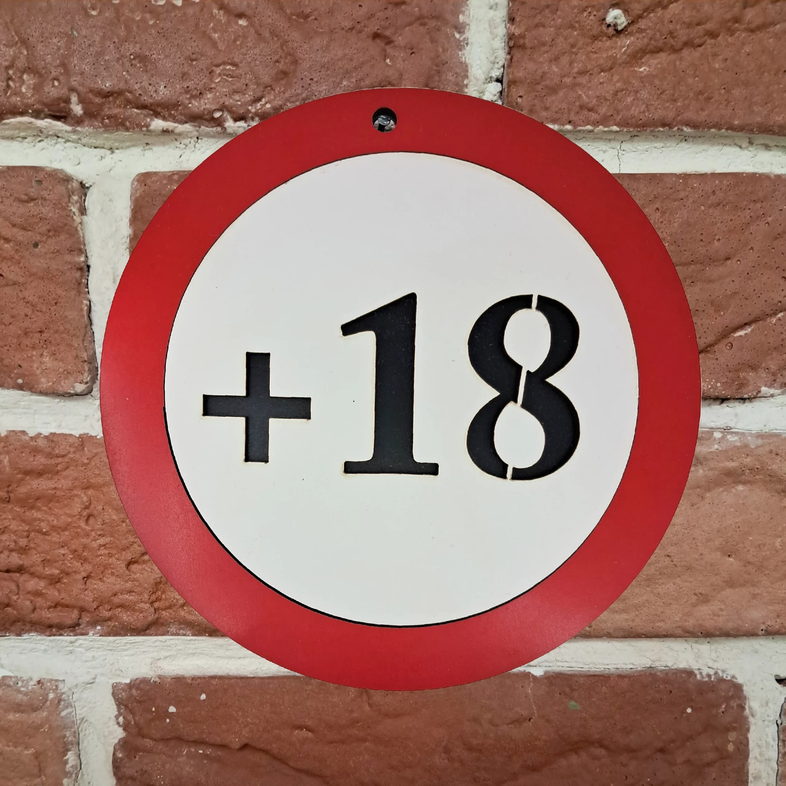 تابلو اخطاری +18 — تصویر ۵