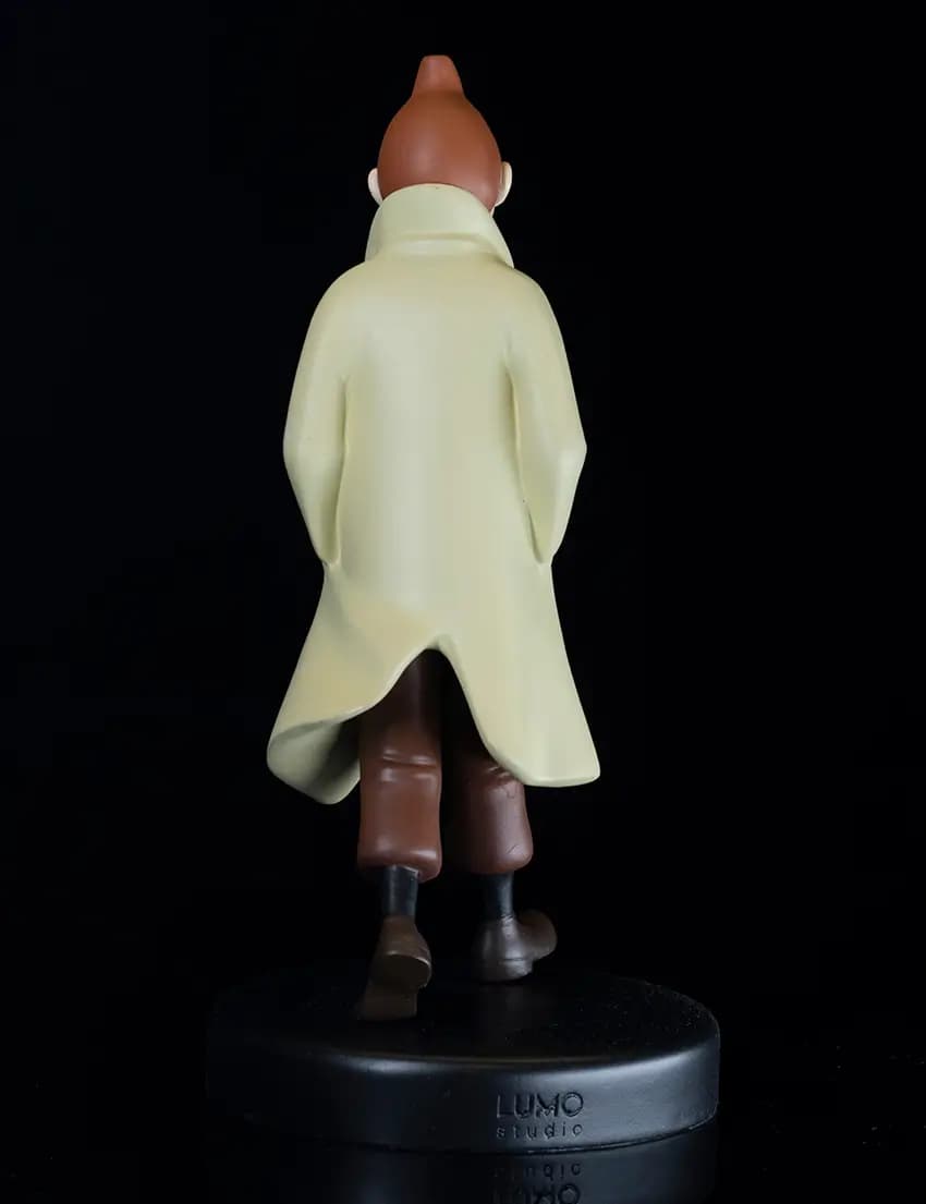 فیگور تن تن با کت بارونی tintin wearing his coat — تصویر ۱۰