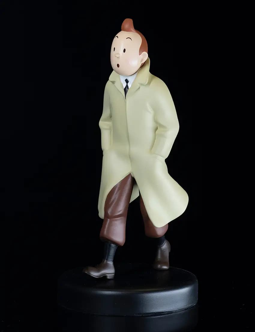فیگور تن تن با کت بارونی tintin wearing his coat — تصویر ۷