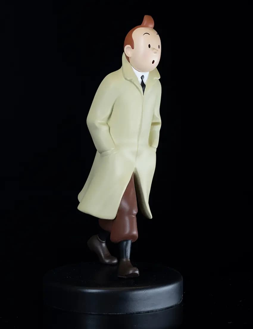 فیگور تن تن با کت بارونی tintin wearing his coat — تصویر ۳