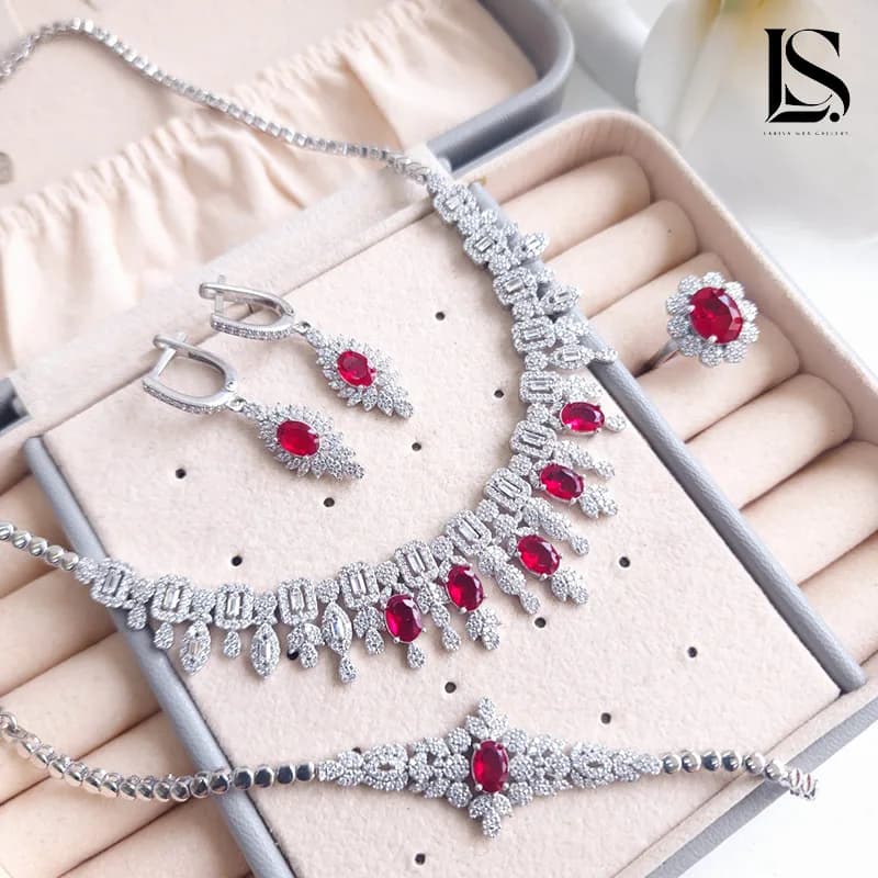 سرویس نقره زنانه جواهری طرح یاقوت سرخ SZ50 — تصویر ۶
