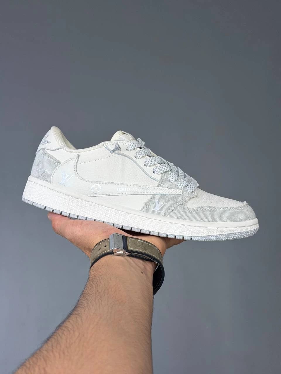 کتونی نایک ایر جردن وان لو ترویس اسکات لویی ویتون سفید Nike Air Jordan 1 Low Travis Scott Louis Voitton — تصویر ۶