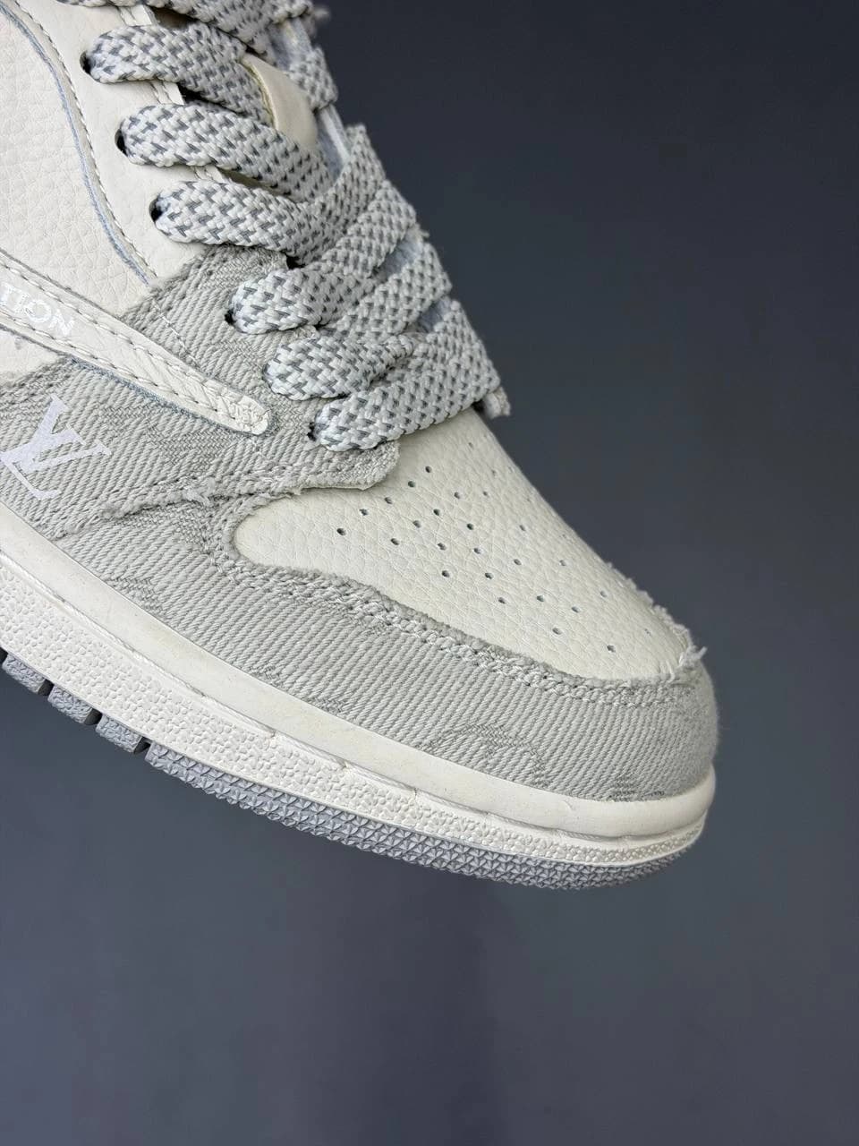 کتونی نایک ایر جردن وان لو ترویس اسکات لویی ویتون سفید Nike Air Jordan 1 Low Travis Scott Louis Voitton — تصویر ۵