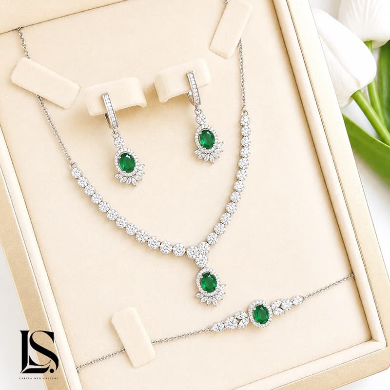 سرویس نقره زنانه نگین سبز کد SZ45 طرح زمرد آبکاری رادیوم | لاریسا — تصویر ۲