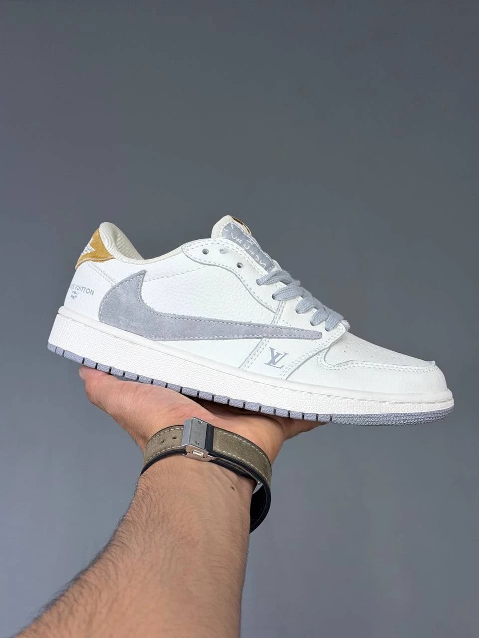 کتونی نایک ایر جردن وان لو ترویس اسکات لویی ویتون سفید طوسی Nike Air Jordan 1 Low Travis Scott Louis Voitton