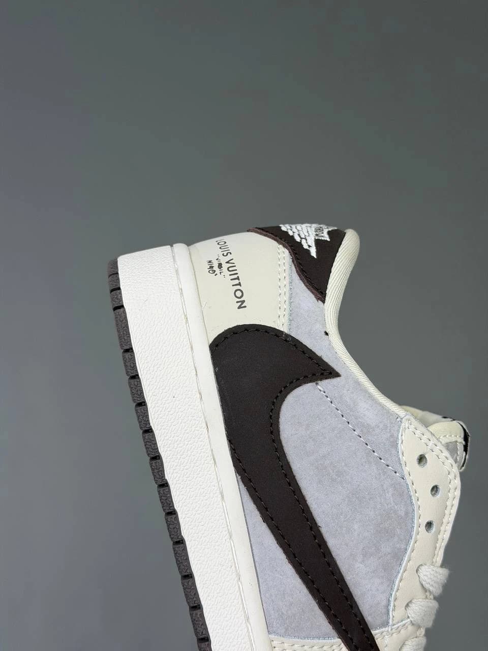 کتونی نایک ایر جردن وان لو ترویس اسکات لویی ویتون Nike Air Jordan 1 Low Travis Scott Louis Voitton — تصویر ۱۰