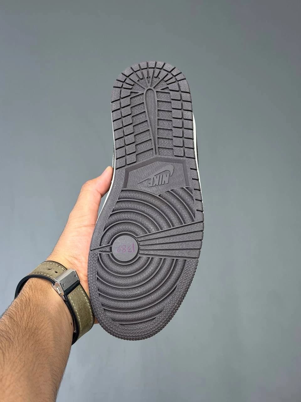 کتونی نایک ایر جردن وان لو ترویس اسکات لویی ویتون Nike Air Jordan 1 Low Travis Scott Louis Voitton — تصویر ۹