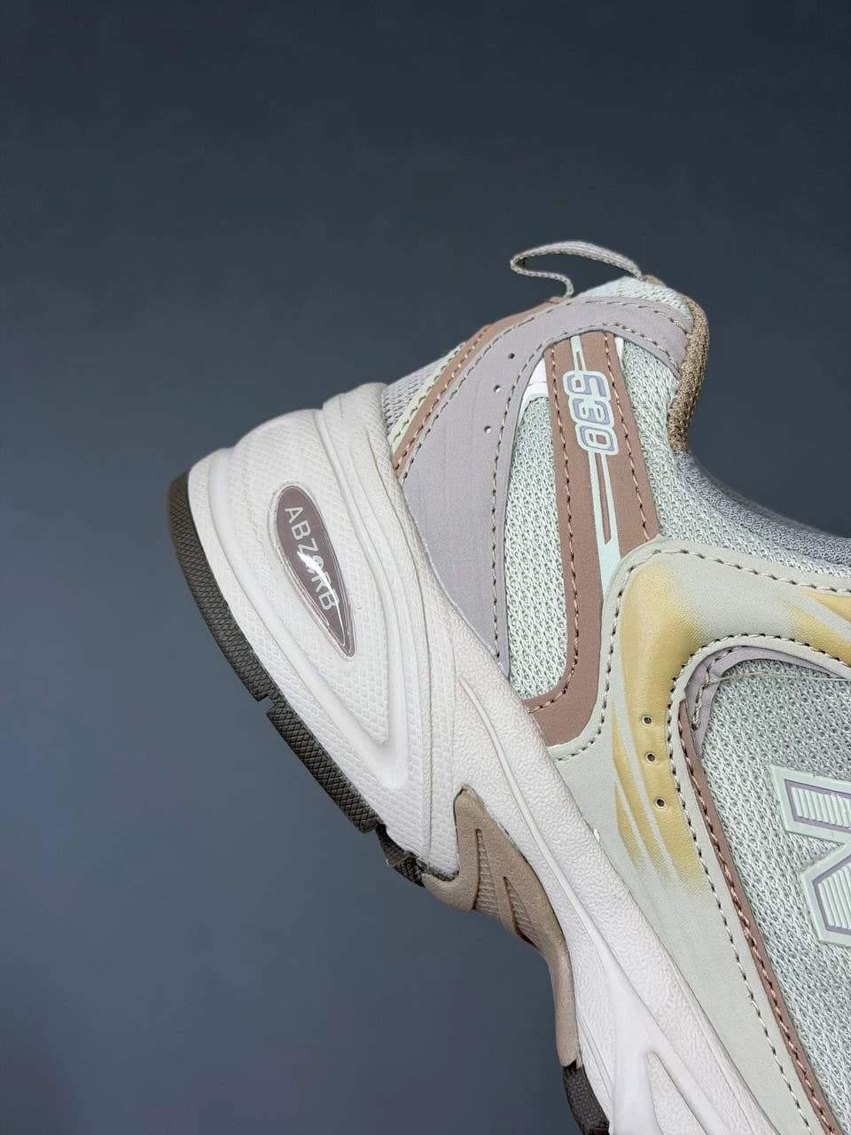 کتونی نیوبالانس 530 سفید قهوه ای New Balance 530 White Gray Brown — تصویر ۱۲