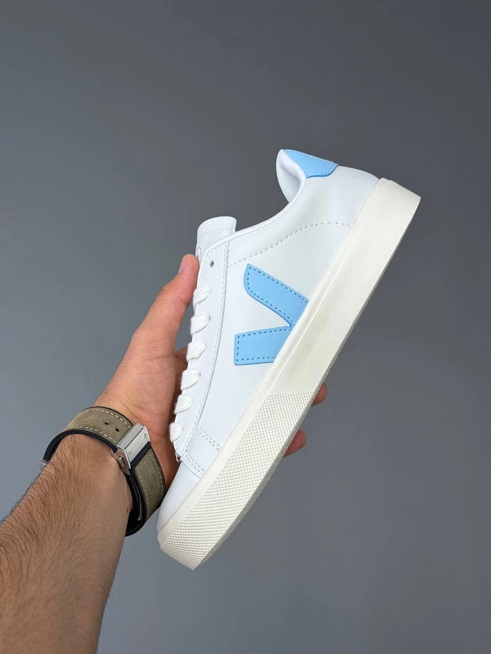 کتونی وجا سفید آبی Veja White Blue — تصویر ۴