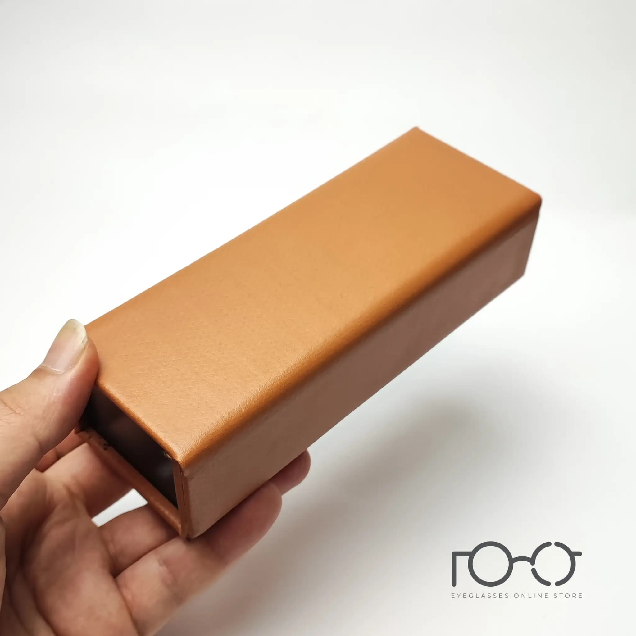 قاب عینک مگنتی رویه چرم مصنوعی رنگ قهوه ای — تصویر ۴