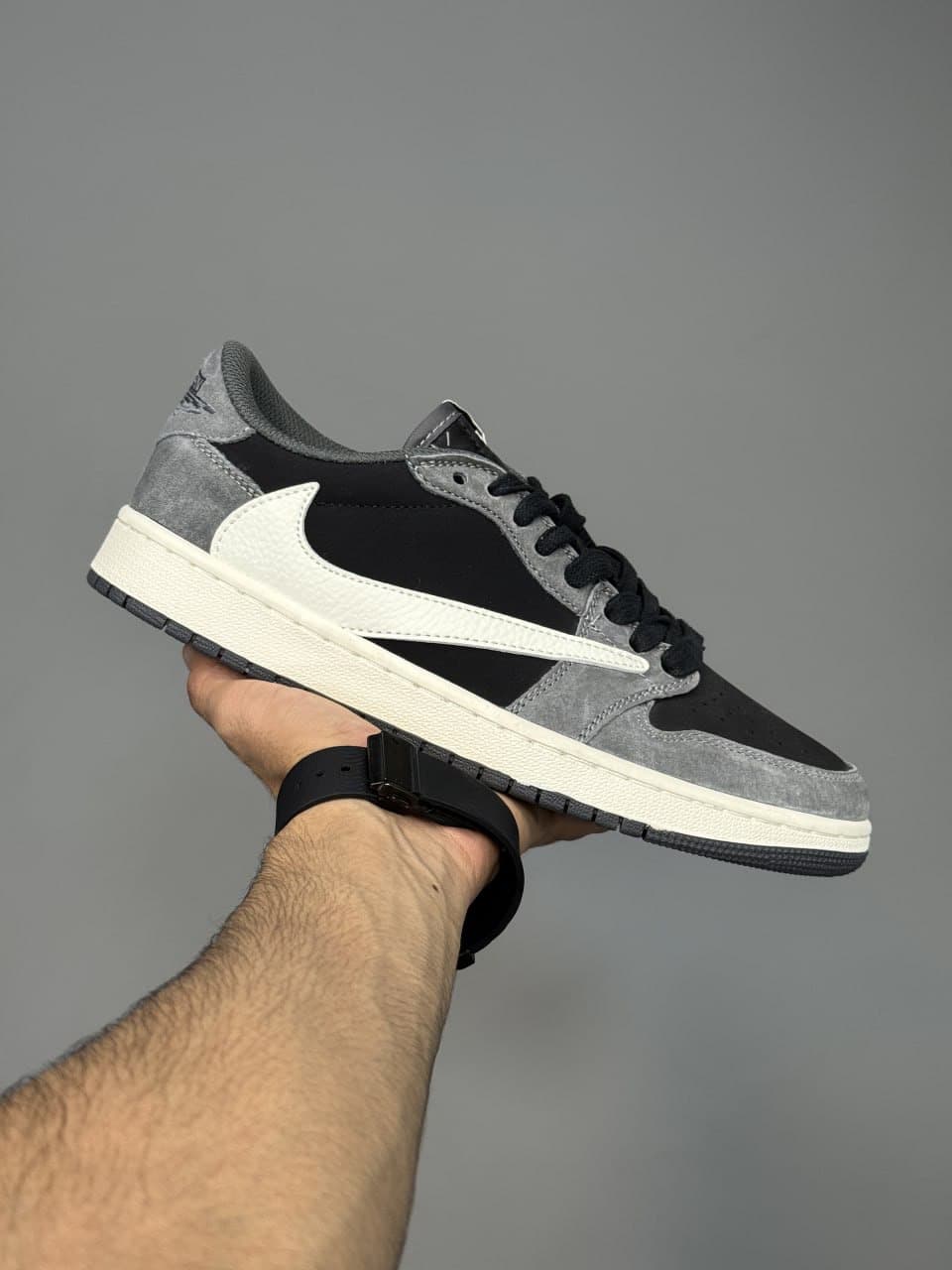 کتونی نایک ایر جردن وان لو ترویس اسکات گری اسموک مشکی طوسی Nike Jordan 1 Travis Scott Gray Smoke — تصویر ۲