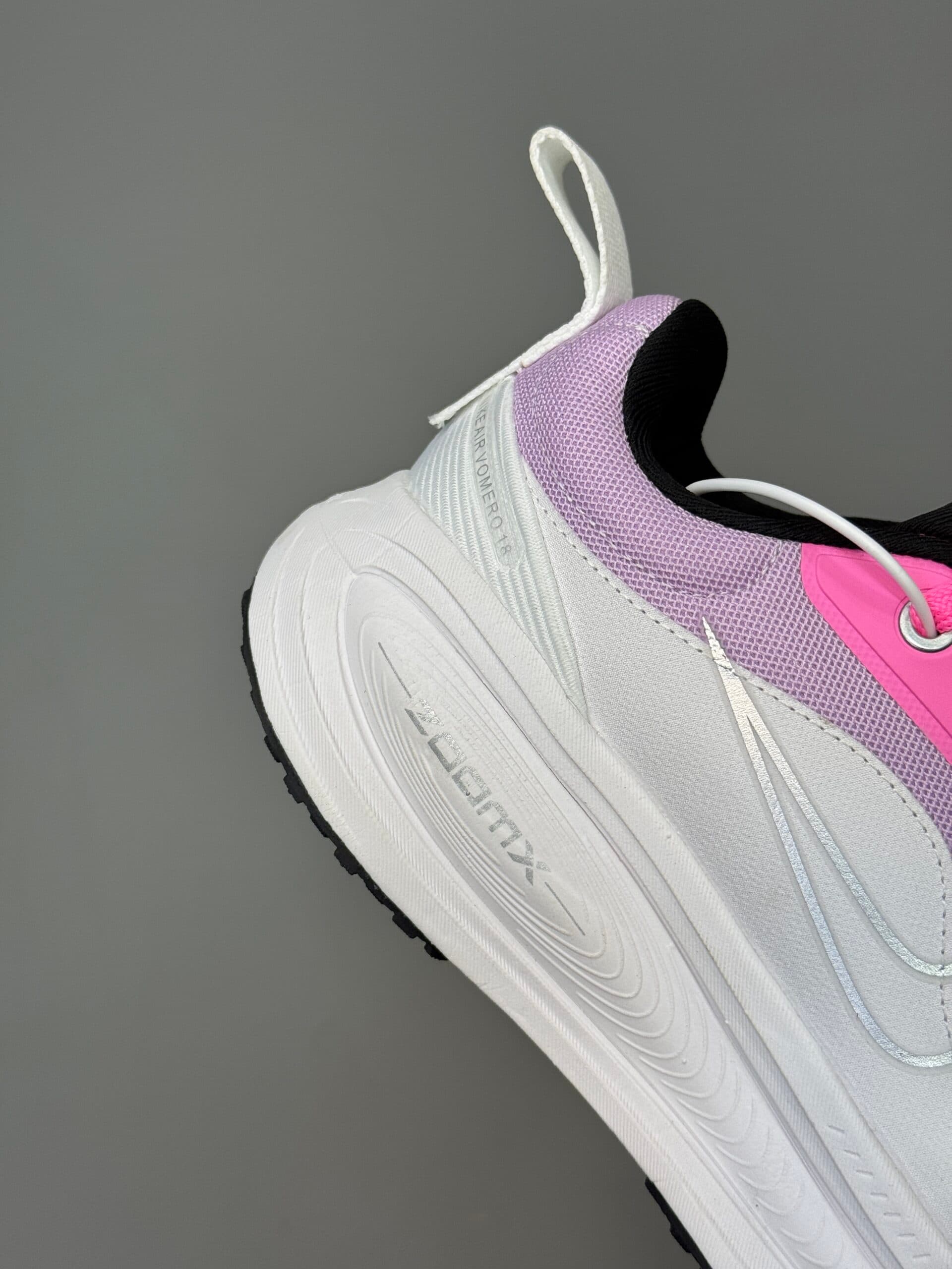 کتونی نایک وومرو 18 سفید صورتی Nike Vomero 18 Pink White — تصویر ۱۰