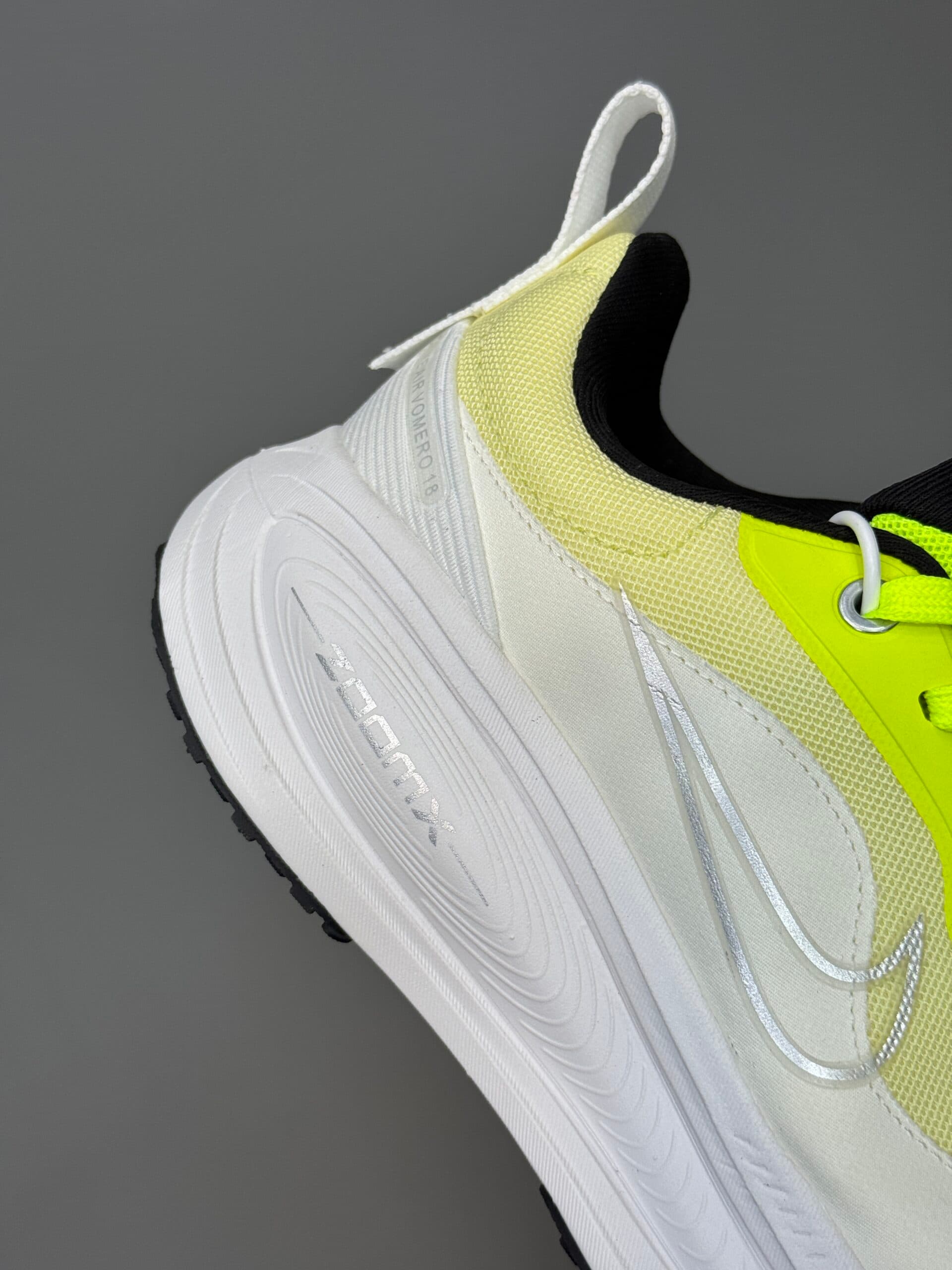 کتونی نایک وومرو 18 سفید سبز Nike Vomero 18 Green White — تصویر ۱۲