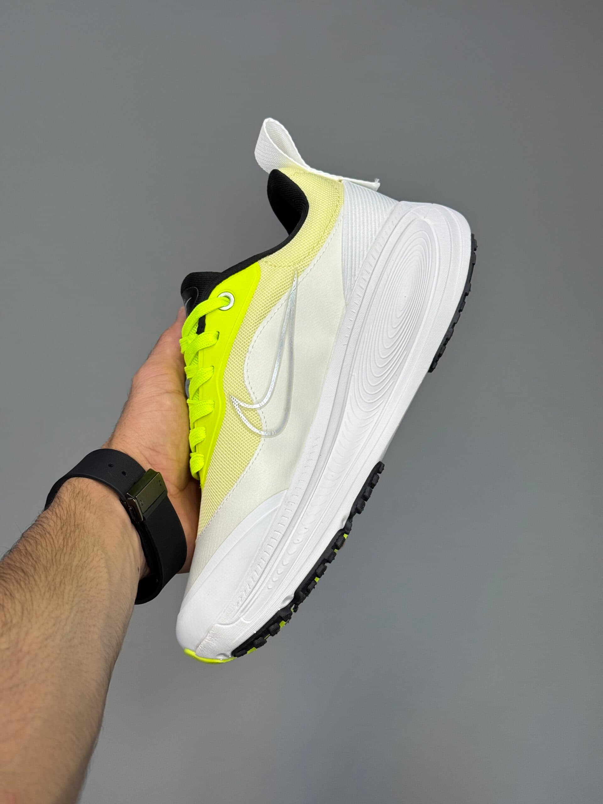 کتونی نایک وومرو 18 سفید سبز Nike Vomero 18 Green White — تصویر ۱۰