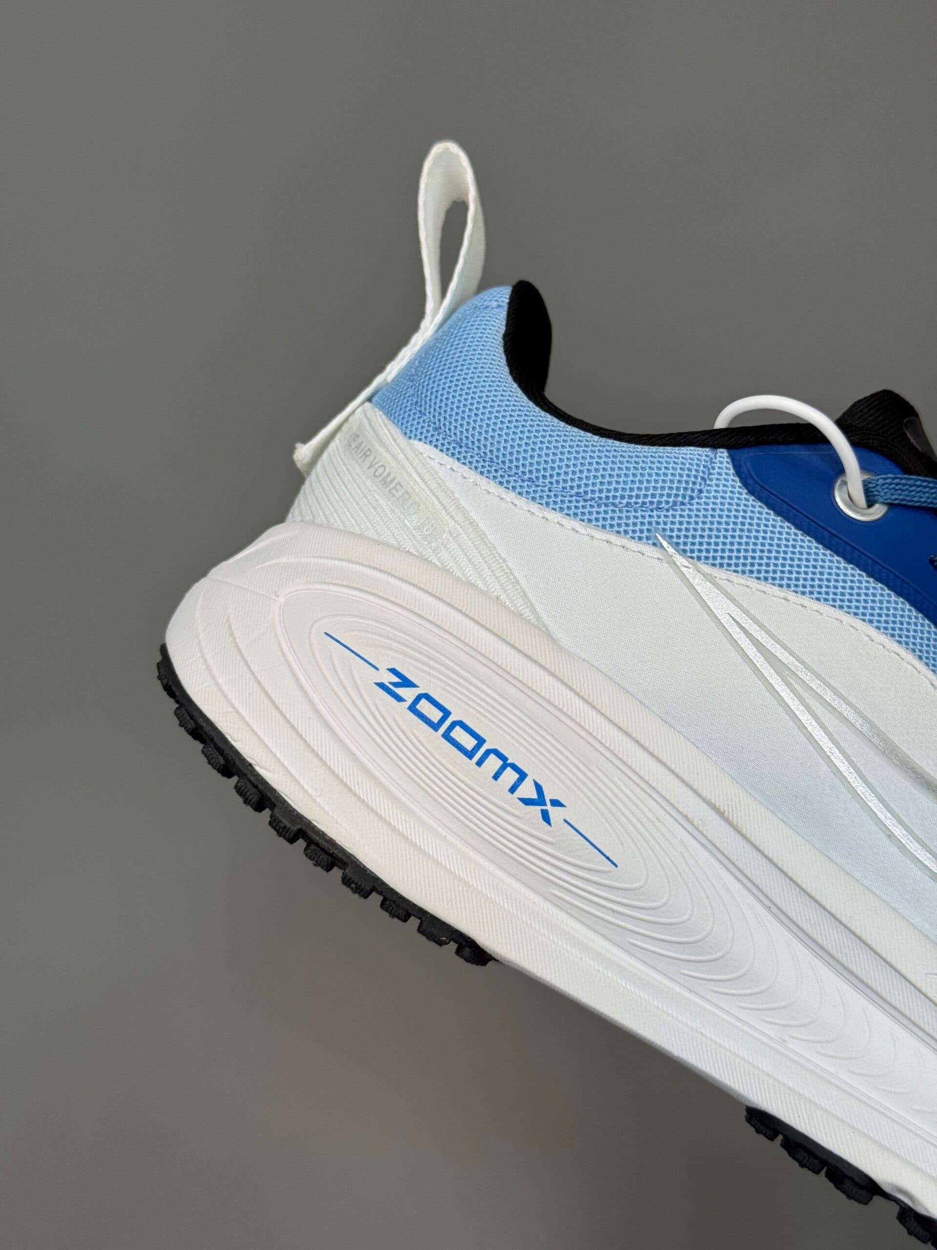 کتونی نایک وومرو 18 سفید آبی Nike Vomero 18 Blue White — تصویر ۱۰
