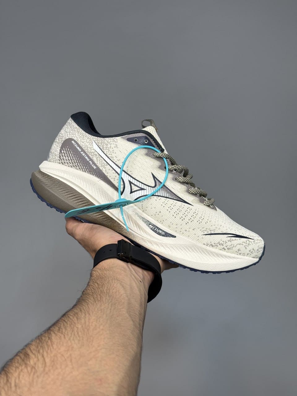 کتونی میزانو استرو پلاس سفید قهوه ای Mizuno Astro Plus Off White Brown — تصویر ۶