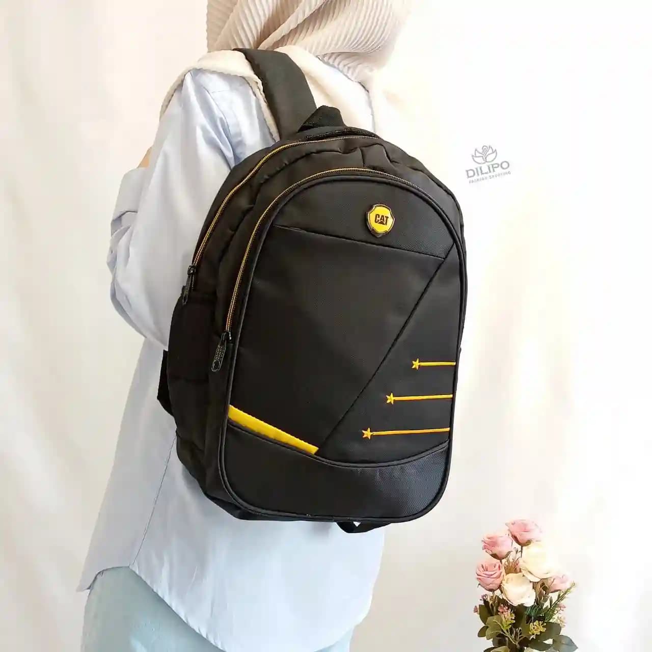 کوله پشتی مشکی ستاره دار طرح کاترپیلار نیلا 2391 — تصویر ۲