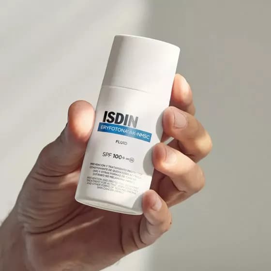 فلوئید ضدآفتاب ایزدین Eryfotona AK-NMSC SPF100+ حجم 50ml — تصویر ۶