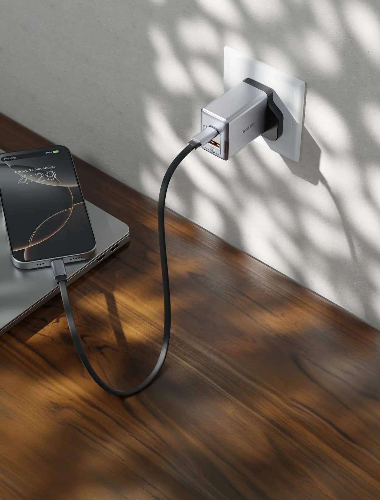 شارژر دیواری گرین لاین مدل GaN Premium UK Plug — تصویر ۳