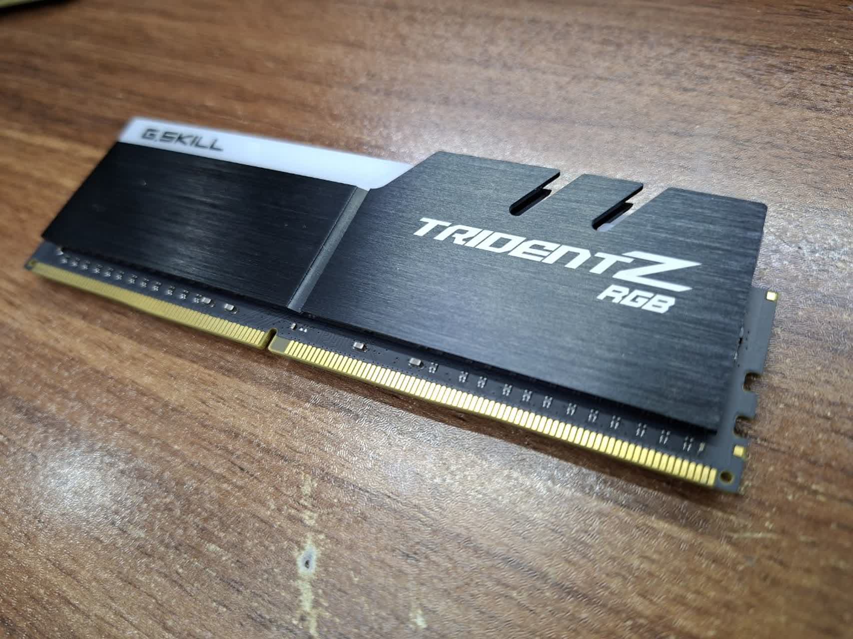 رم دسکتاپ DDR4 3200 جی اسکیل سری TRIDENT Z RGB ظرفیت 32 گیگابایت — تصویر ۴