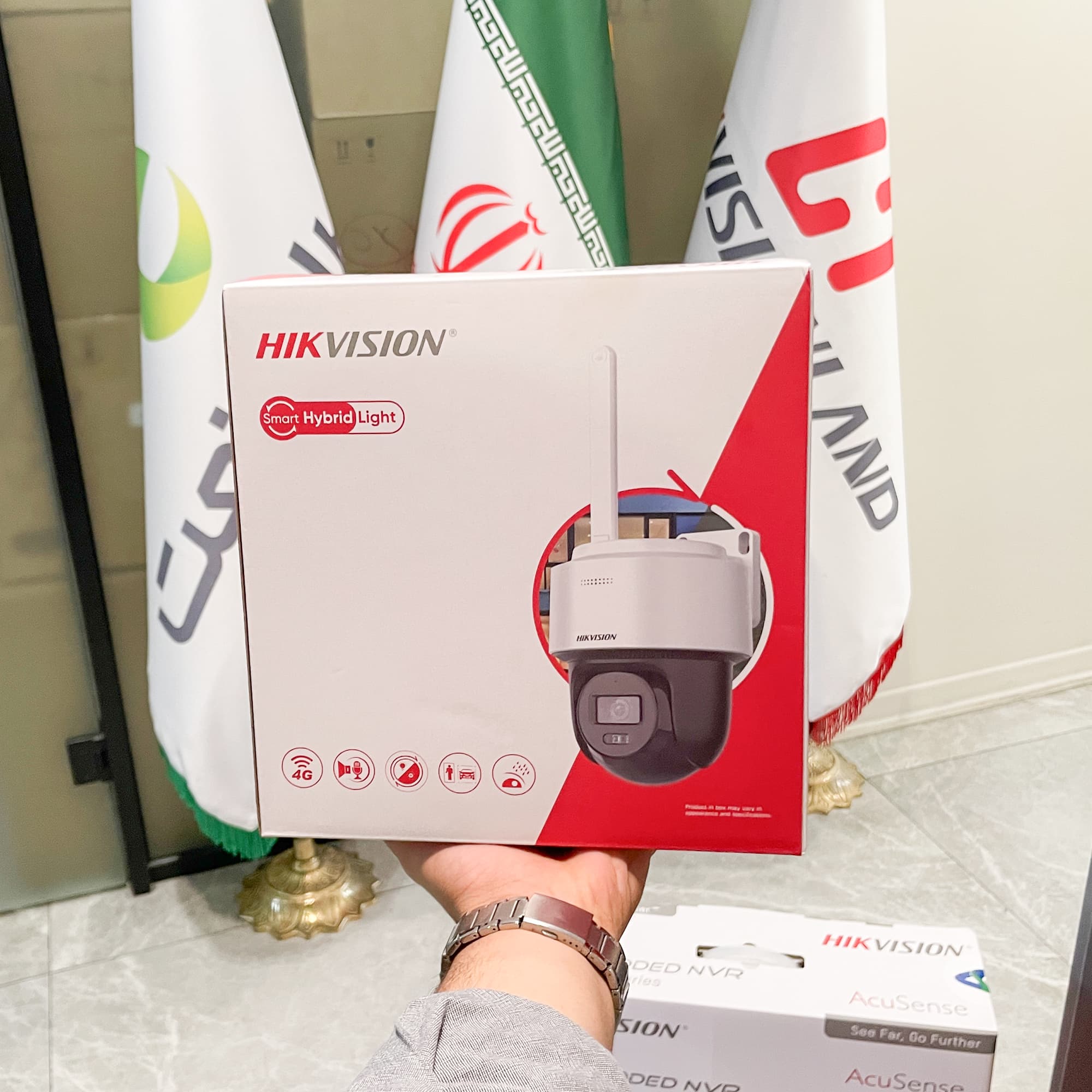 دوربین مداربسته سیم‌کارت‌خور هایک ویژن مدل DS-2DE2C400MWG-4G — تصویر ۴