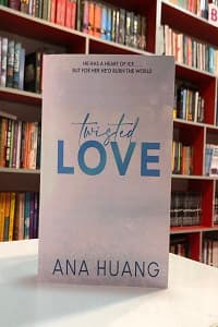 Twisted Love اثر Ana huang — تصویر ۲