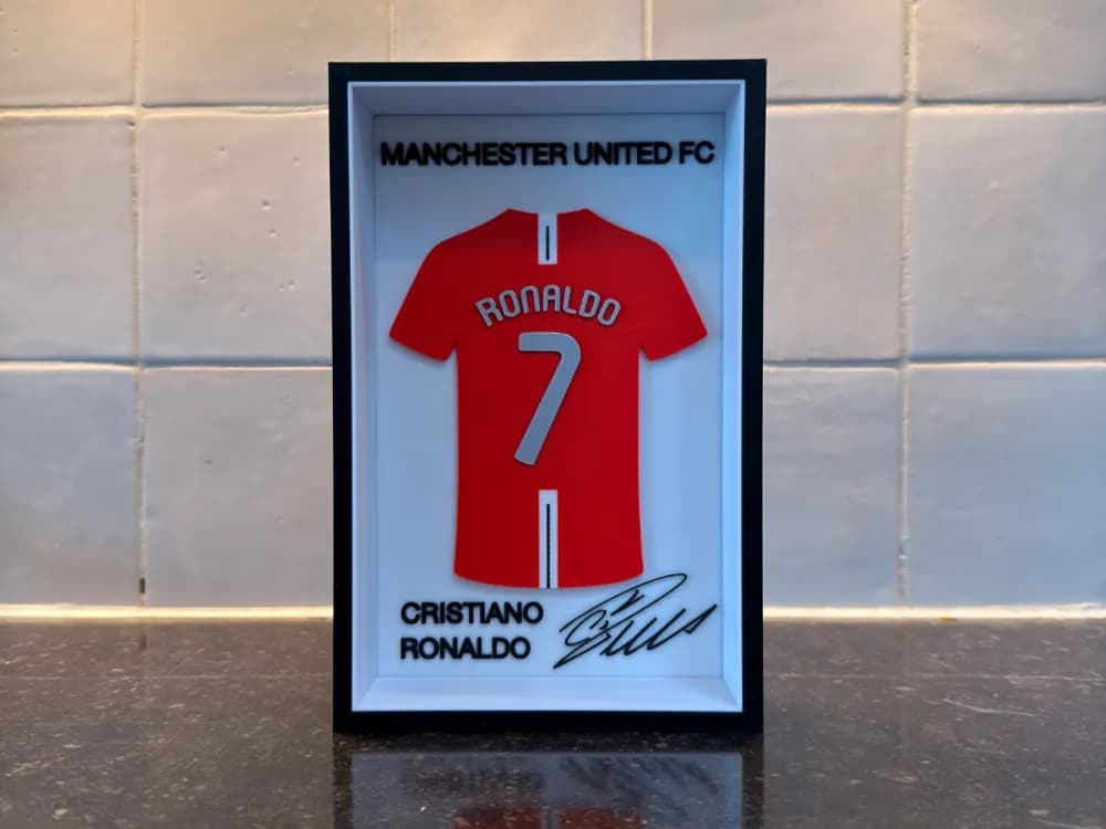 تابلو دکوراتیو پیراهن کریستیانو رونالدو – منچستر یونایتد — تصویر ۳