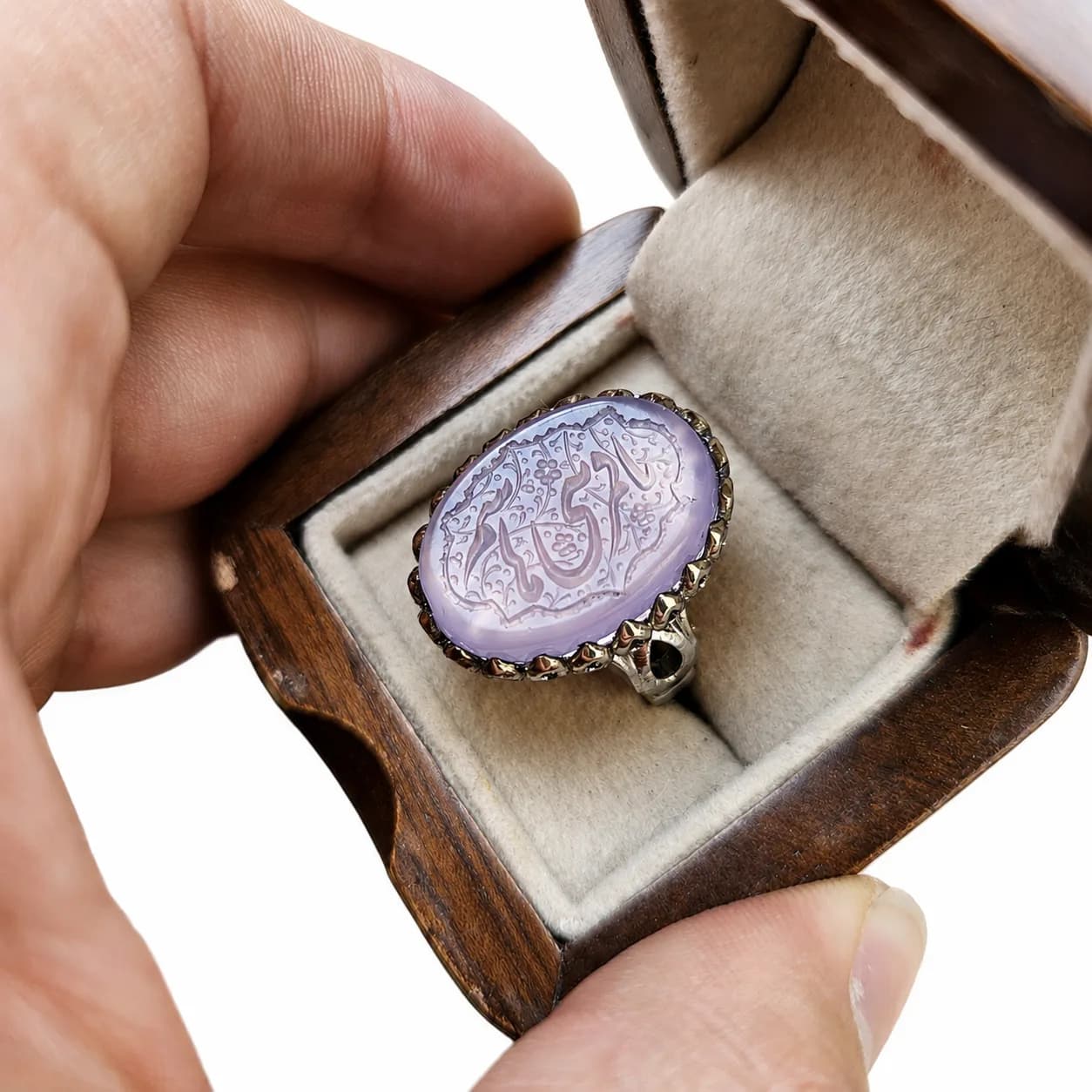 انگشتر عقیق یا قمر بنی هاشم مردانه رکاب اشکی — تصویر ۶