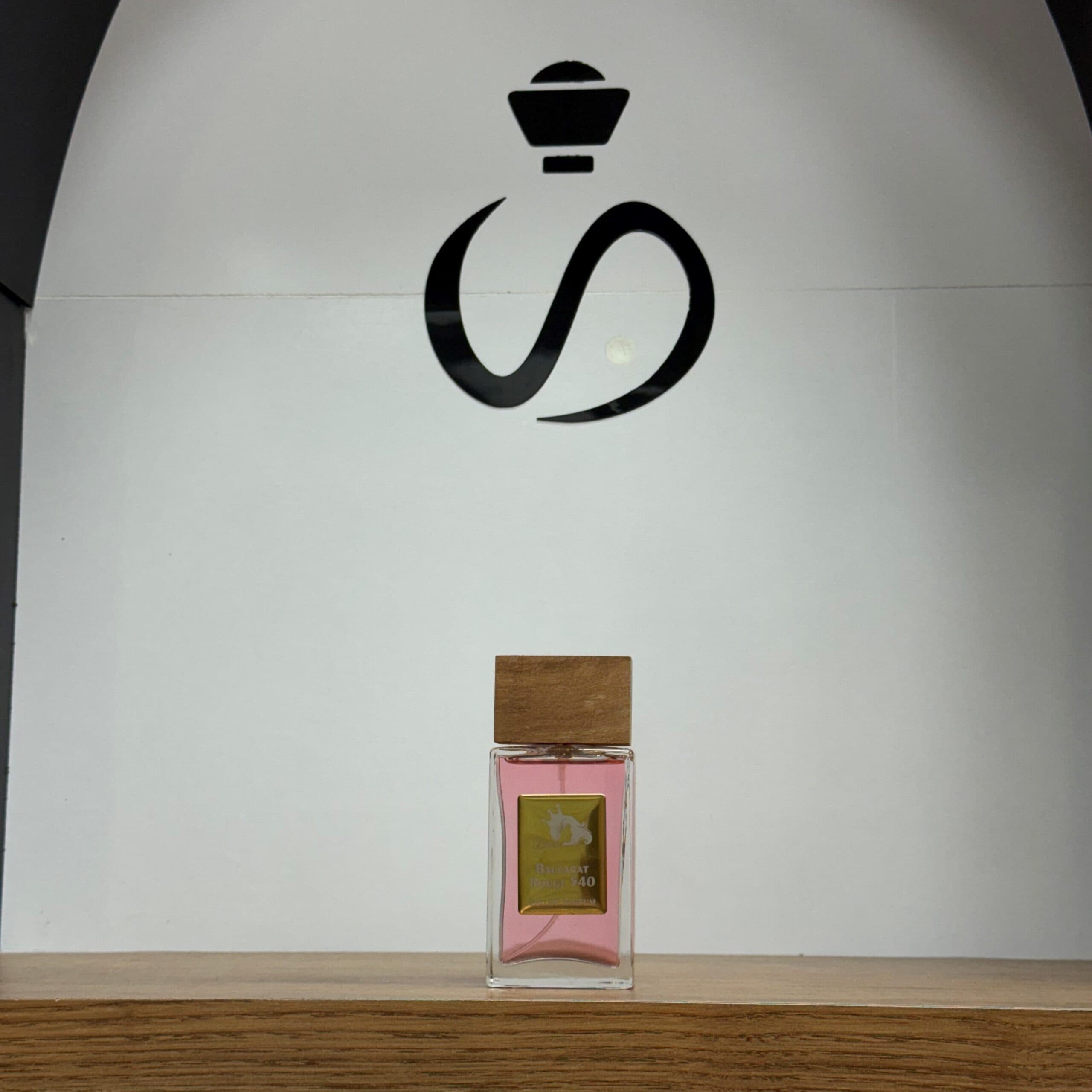 عطر ادکلن زنانه 55 میل باکارت قرمز — تصویر ۴
