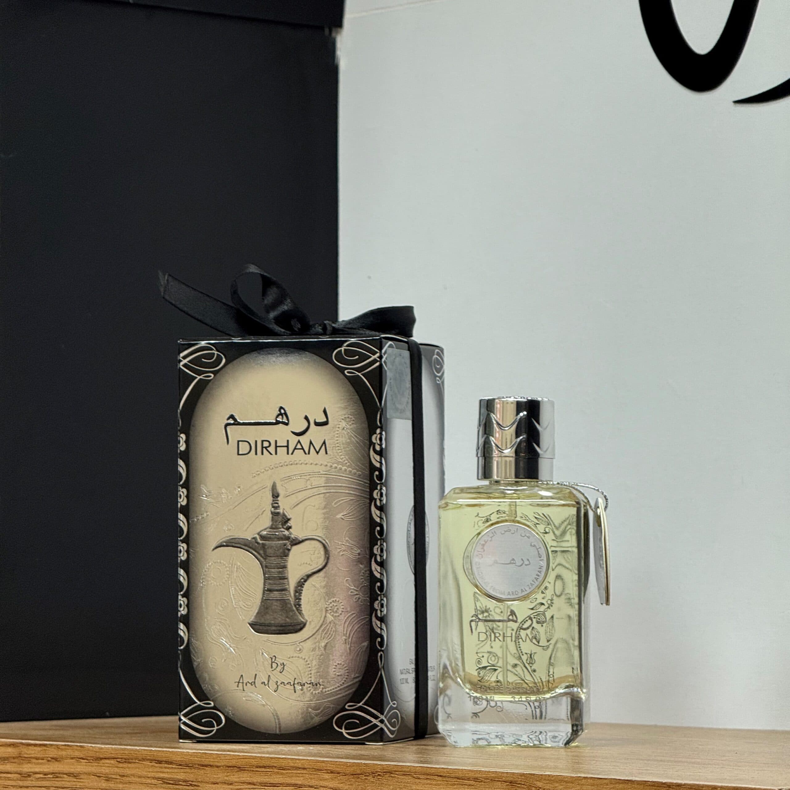 عطر ادکلن مردانه درهم نقره ای ارض الزعفران — تصویر ۷