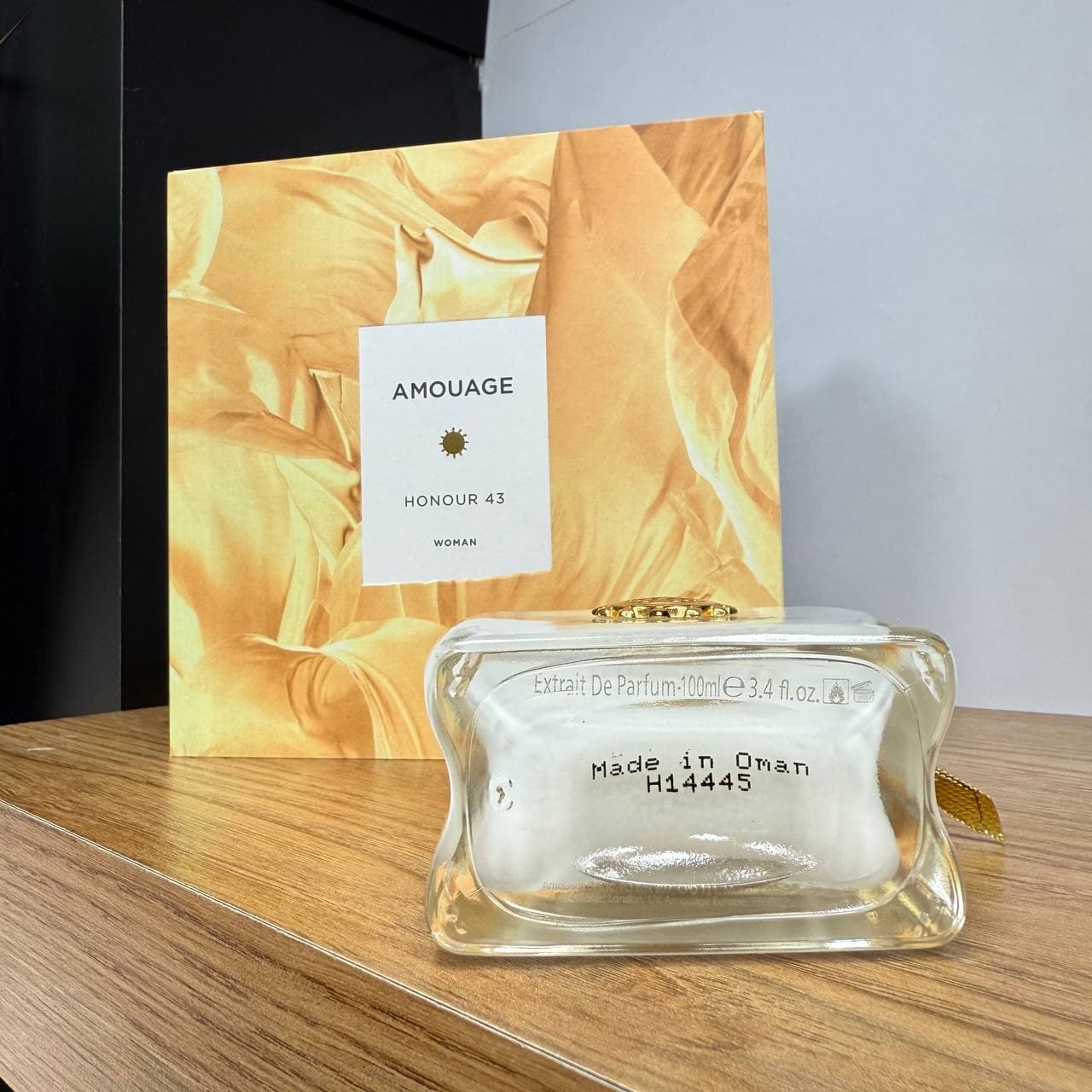 عطر ادکلن زنانه آمواج هانر 43(مسترکوالیتی) — تصویر ۷