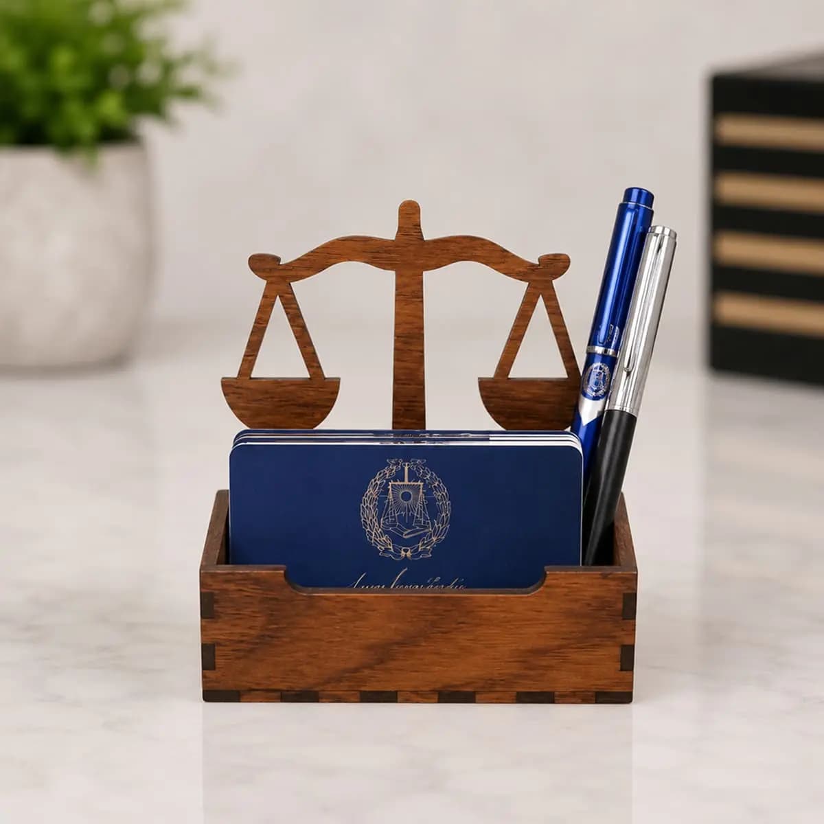 جاکارتی چوبی طرح ترازوی عدالت