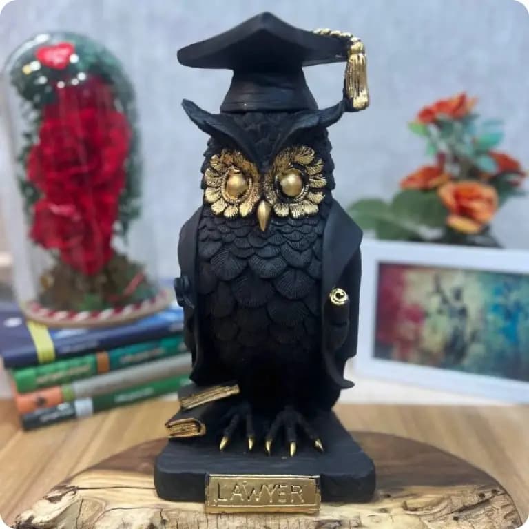 مجسمه جغد عدالت — تصویر ۳