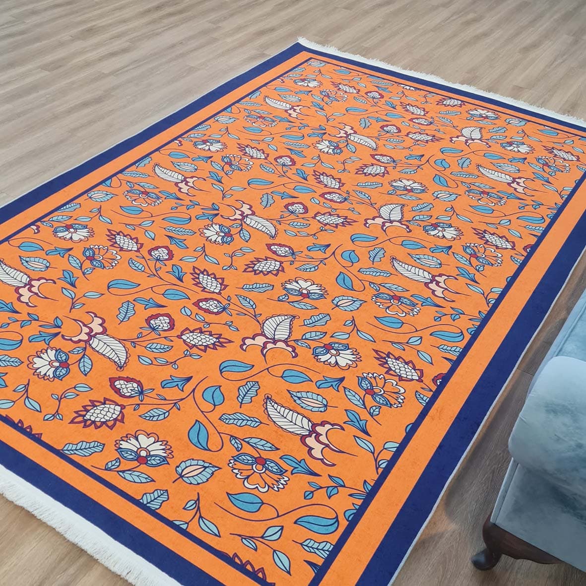 فرش ماشینی چاپی | فرشینه مخمل هازان ترک استپ دار (ضد سر) طرح فانتزی کد R132 — تصویر ۸