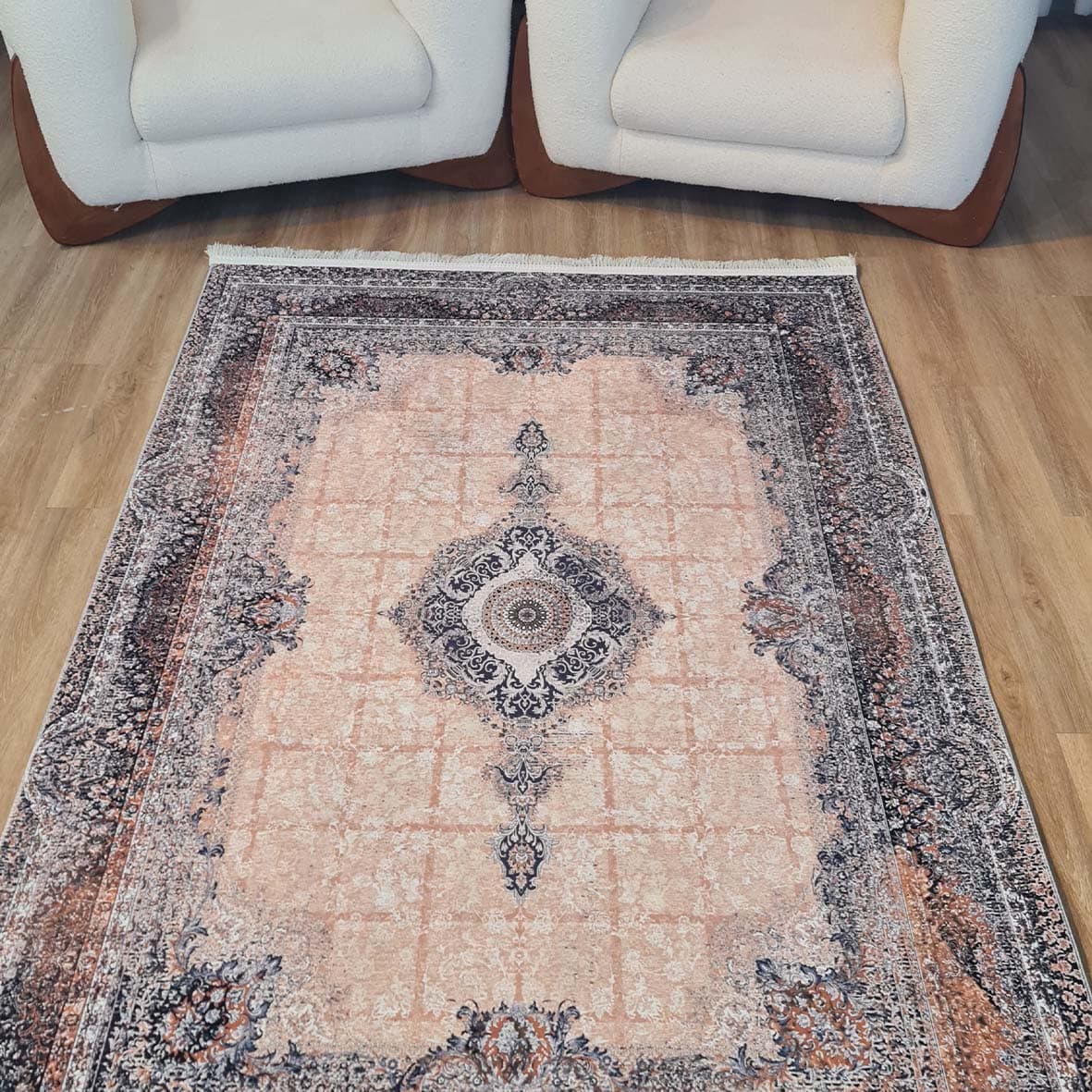 فرش ماشینی چاپی | فرشینه مخمل هازان ترک استپ دار (ضد سر) طرح سنتی کد L370 — تصویر ۴