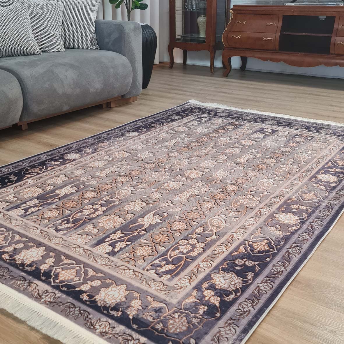 فرش ماشینی چاپی | فرشینه مخمل هازان ترک استپ دار (ضد سر) طرح سنتی کد L458 — تصویر ۱۰
