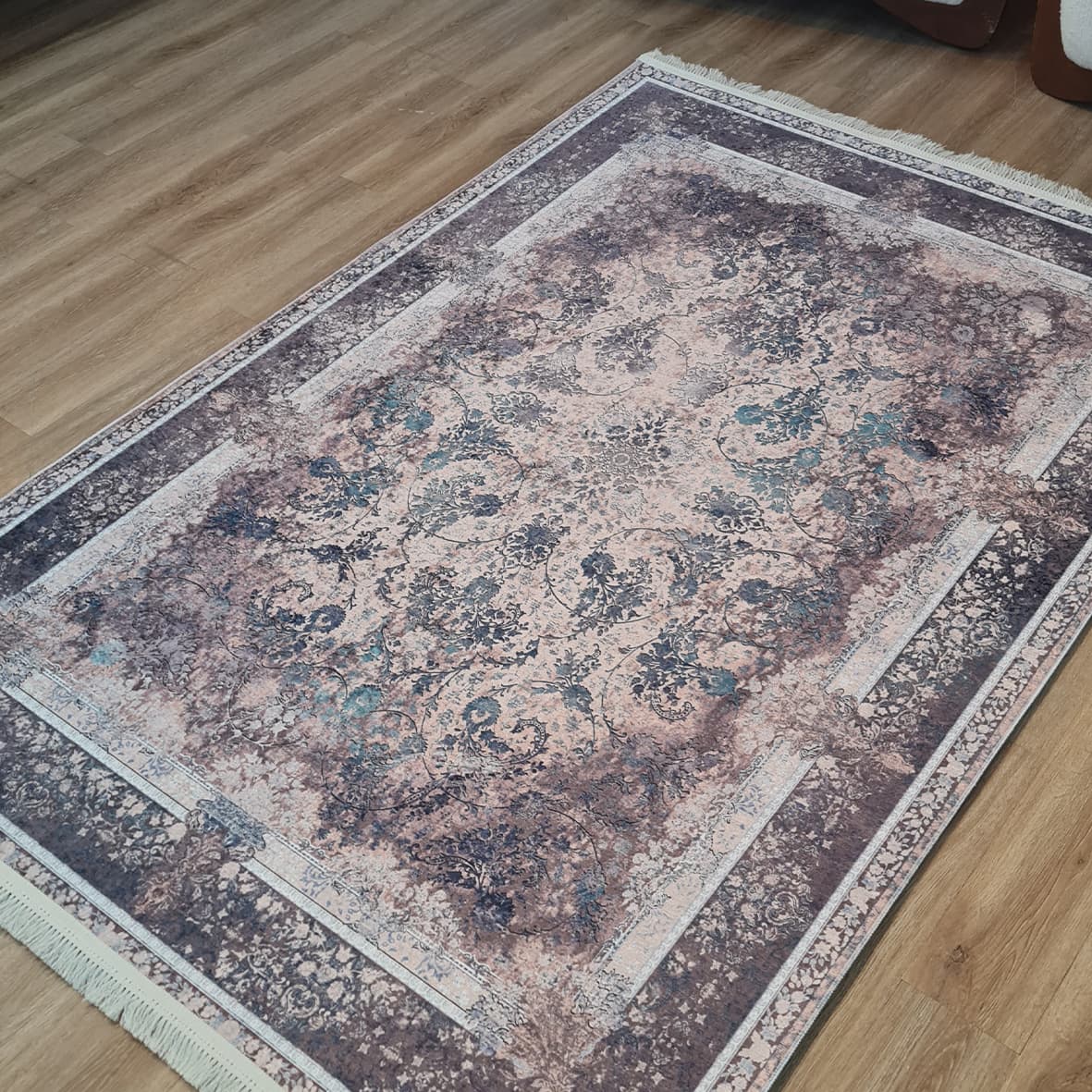 فرش ماشینی چاپی | فرشینه مخمل هازان ترک استپ دار (ضد سر) طرح سنتی کد L520 — تصویر ۲