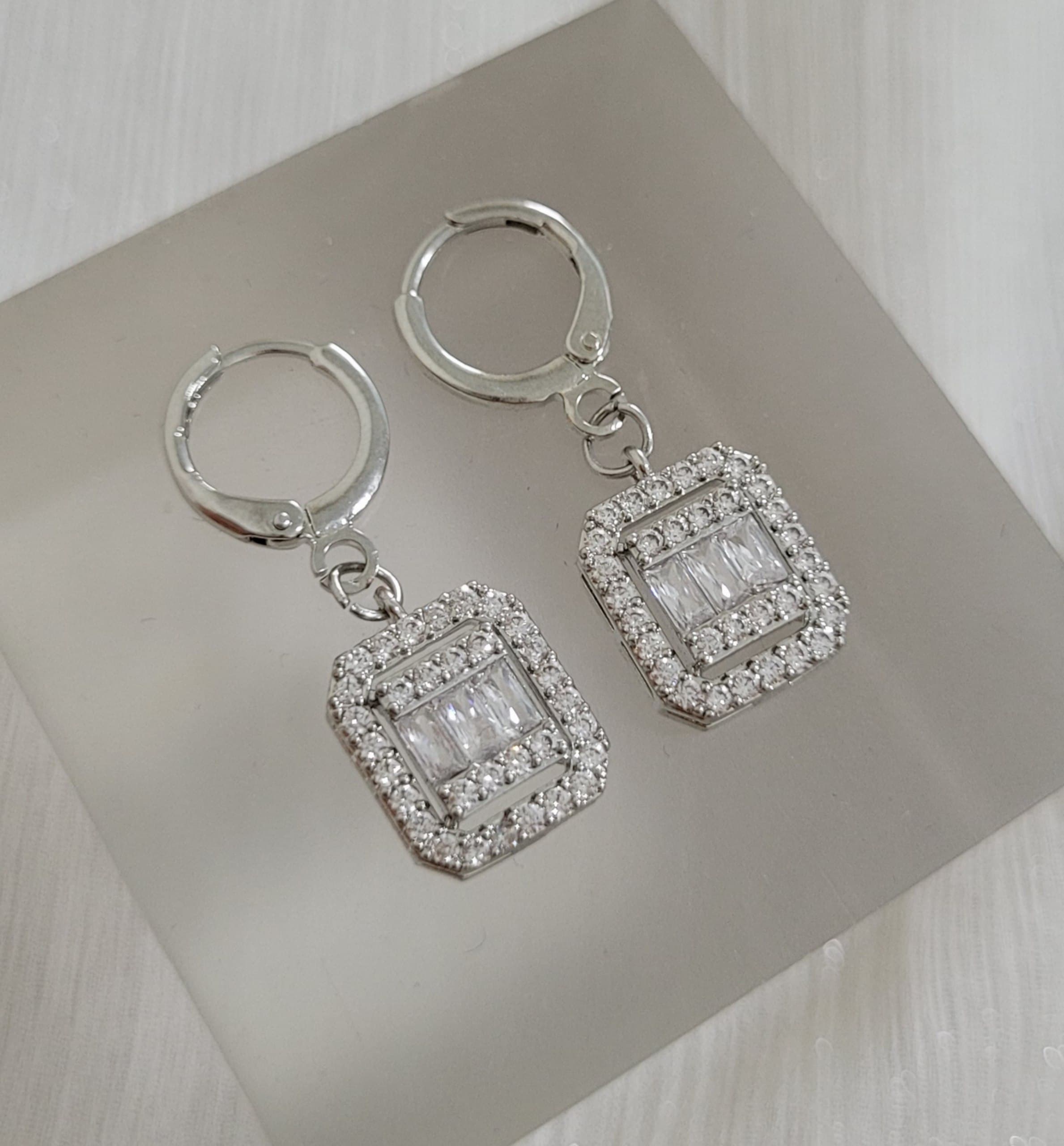 گوشواره باگتی طرح جواهر کد 25330