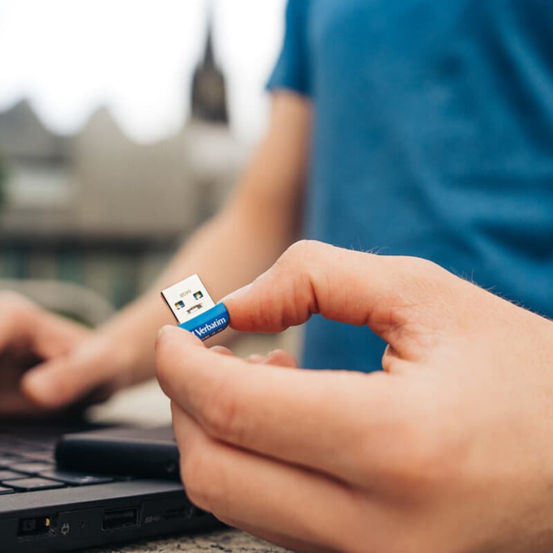 فلش 32 گیگ ورباتیم Verbatim Store N Stay Nano USB 3.2 — تصویر ۵