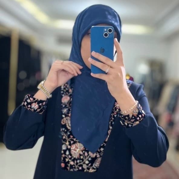روسری ابریشمی سورمه ای طرح۲ — تصویر ۳