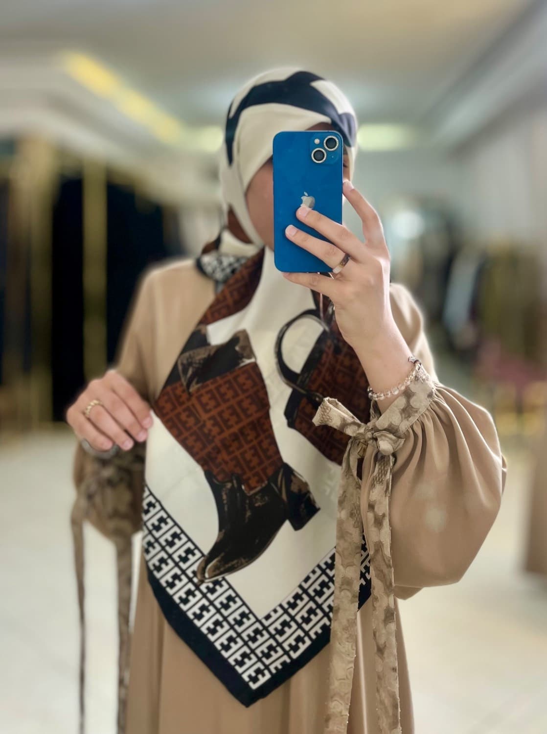 روسری ابریشم فندی سفید