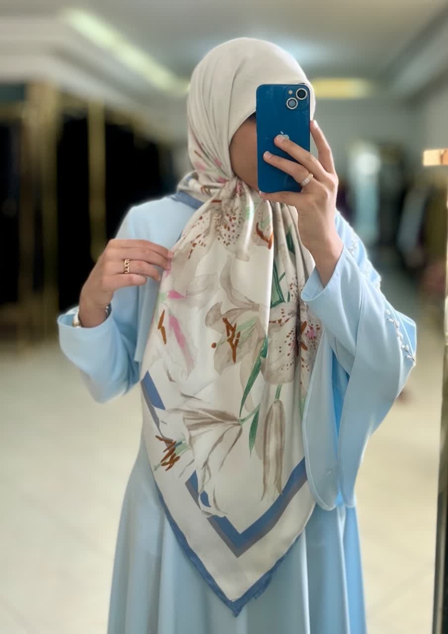 روسری ابریشم ارکیده-سفیدآبی — تصویر ۲