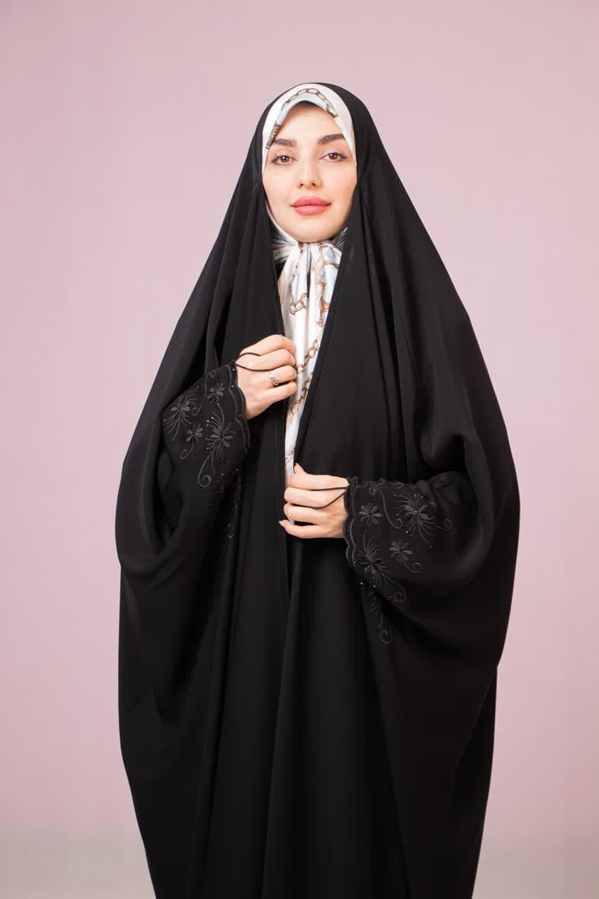 چادر عبا گلدوزی ۵ گل — تصویر ۴