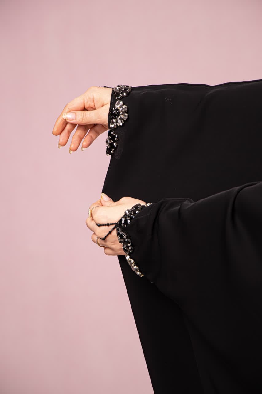 چادر عبا جواهردوزی نیم گل — تصویر ۶