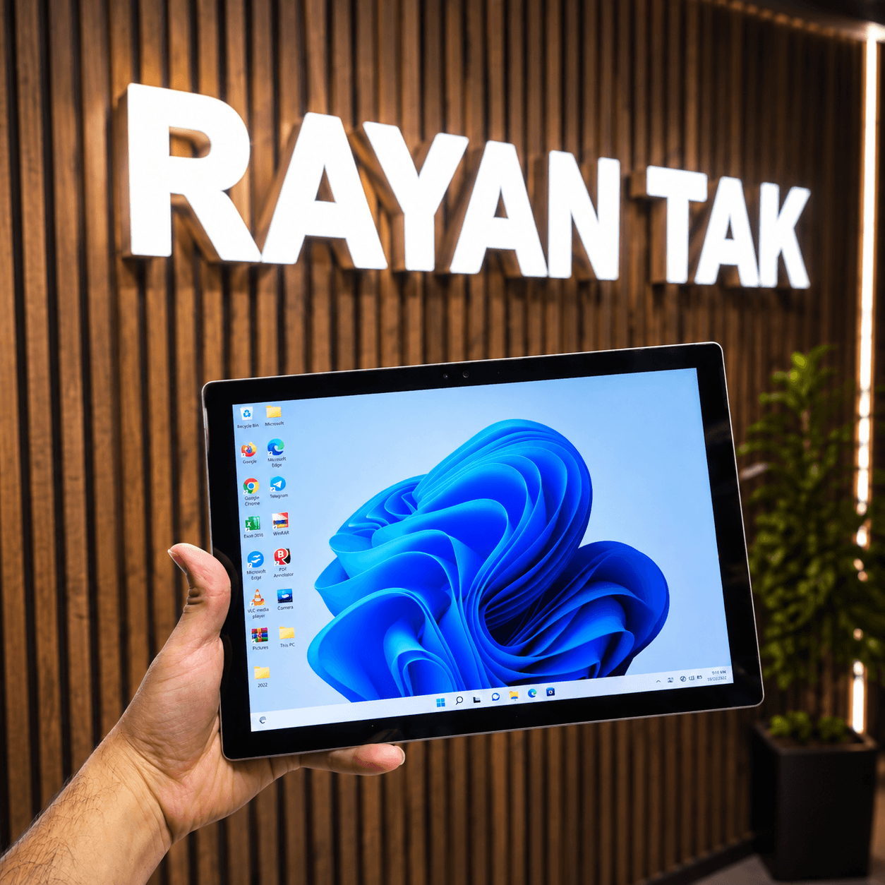 لپ تاب سرفیس پرو 4 (استوک) Surface Pro 4| CPU: i5 6300U | RAM: 8GB | SSD: 256GB |Intel Intel HD Graphics 620 | screen 13.5 inch 2k touch — تصویر ۵