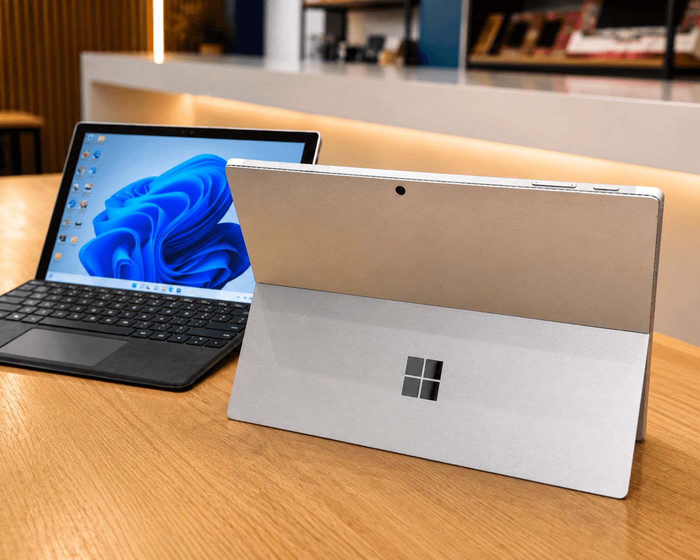 لپ تاب سرفیس پرو 4 (استوک) Surface Pro 4| CPU: i5 6300U | RAM: 8GB | SSD: 256GB |Intel Intel HD Graphics 620 | screen 13.5 inch 2k touch — تصویر ۸