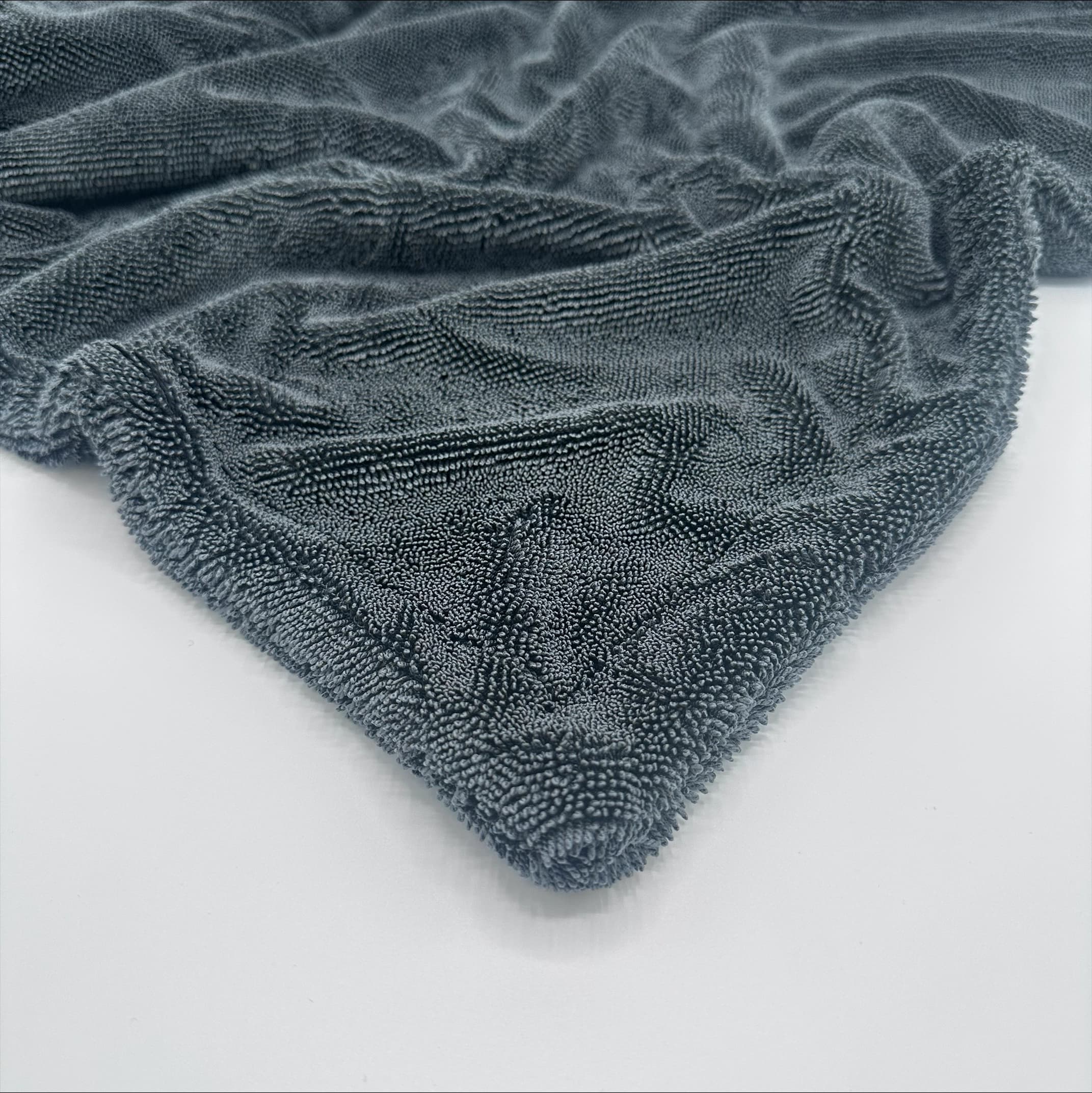 دستمال حوله ای مگنتی طوسی پیورگلاس سایز 60 در 90 مدل Pure Gloss Towel — تصویر ۴