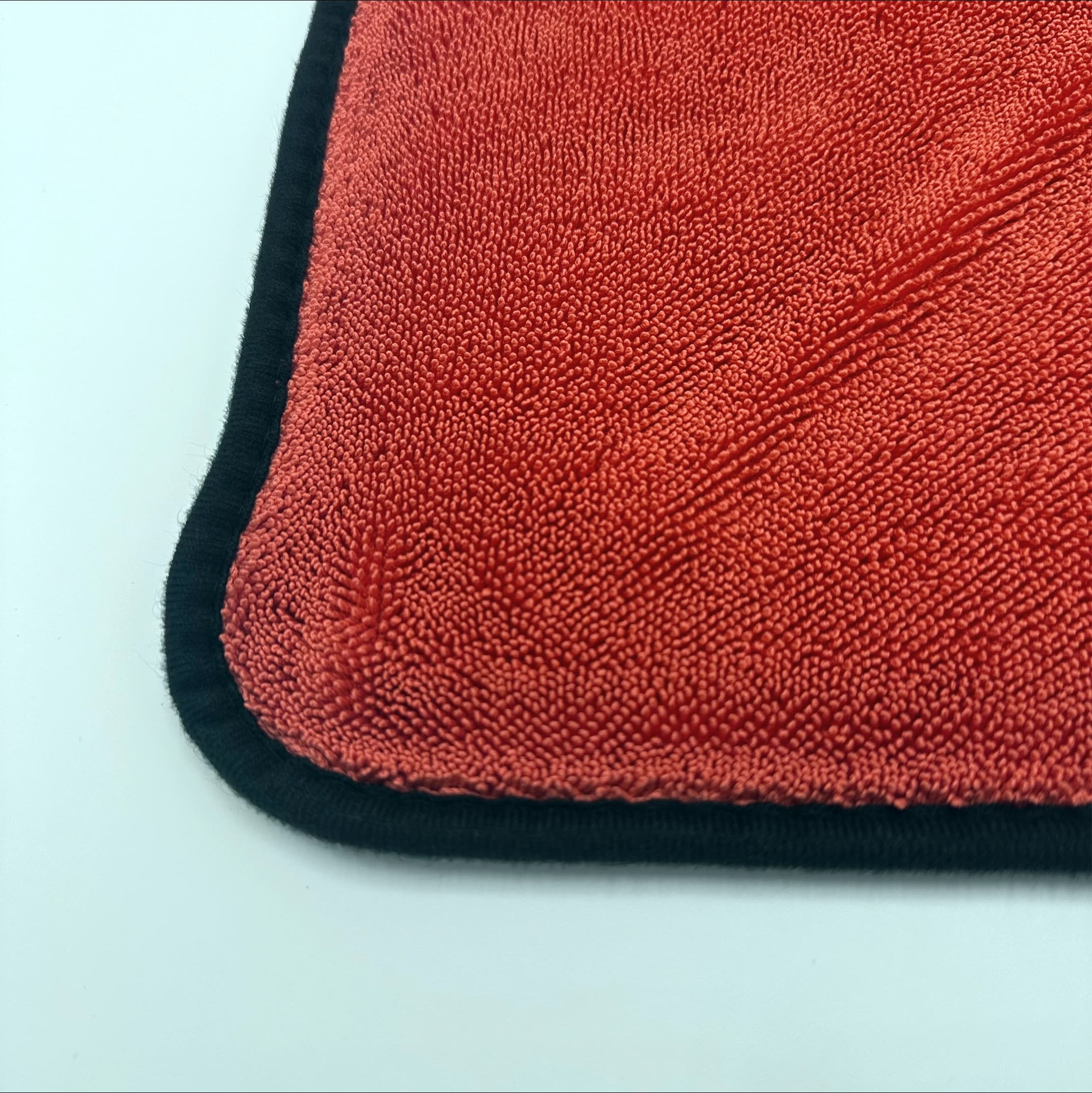 دستمال حوله ای مگنتی قرمز حاشیه مشکی پیورگلاس سایز 40 در 60 مدل Pure Gloss Towel